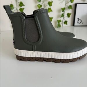 Sperry Torrent Chelsea memory foam rain boot